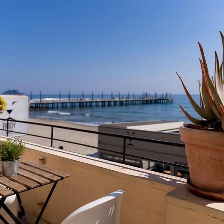 Appartamento Fronte Mare Con Terrazzo Zio ألاسيو المظهر الخارجي الصورة