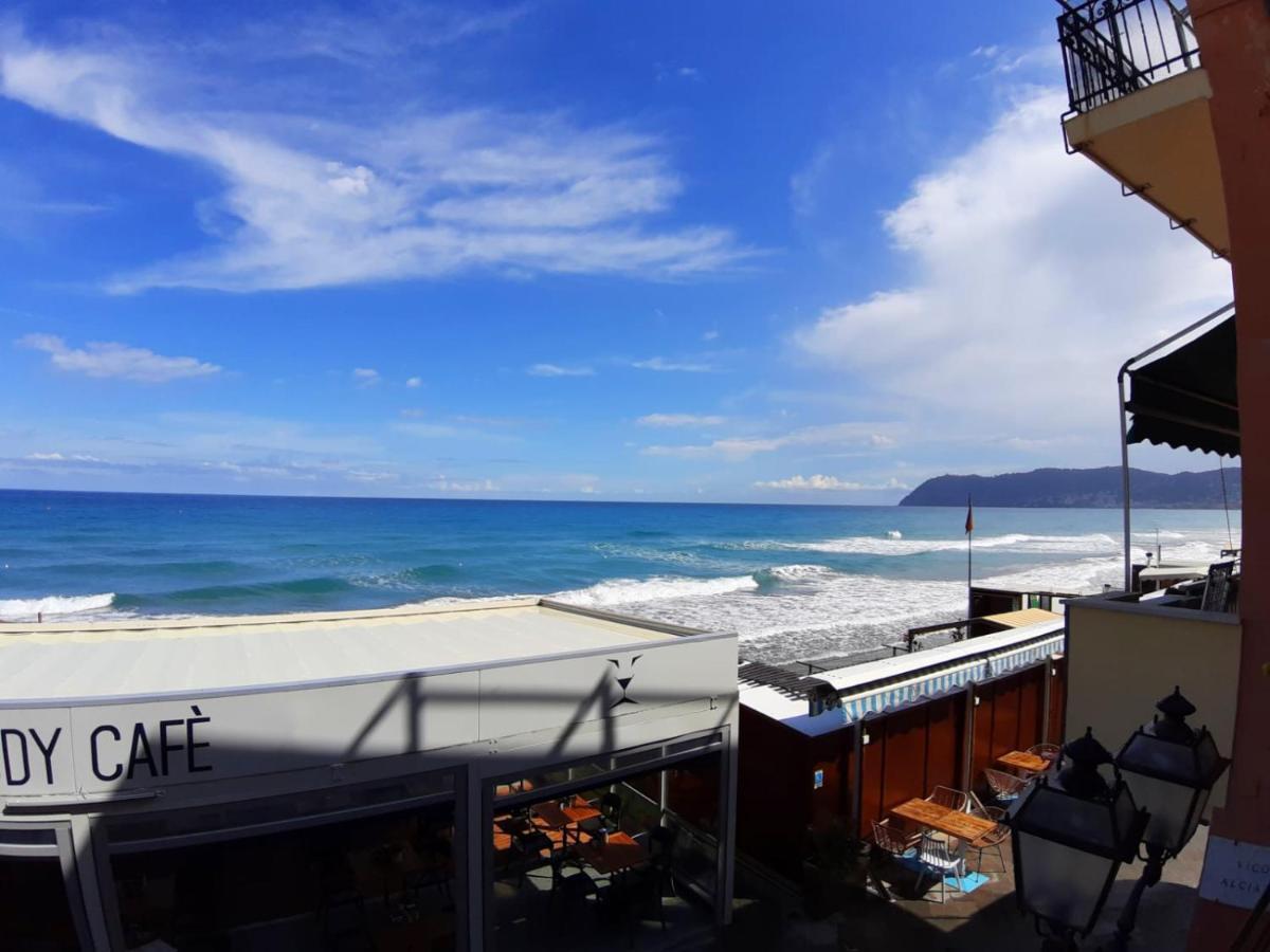 Appartamento Fronte Mare Con Terrazzo Zio ألاسيو المظهر الخارجي الصورة