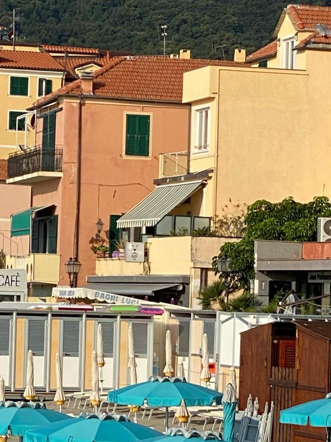 Appartamento Fronte Mare Con Terrazzo Zio ألاسيو المظهر الخارجي الصورة