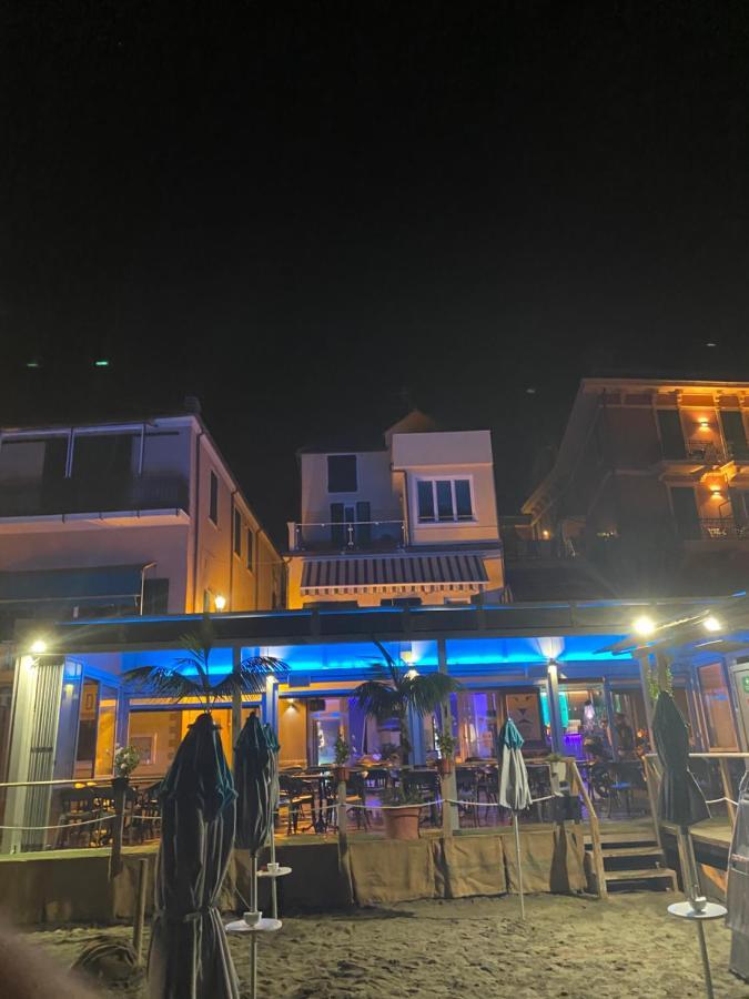 Appartamento Fronte Mare Con Terrazzo Zio ألاسيو المظهر الخارجي الصورة